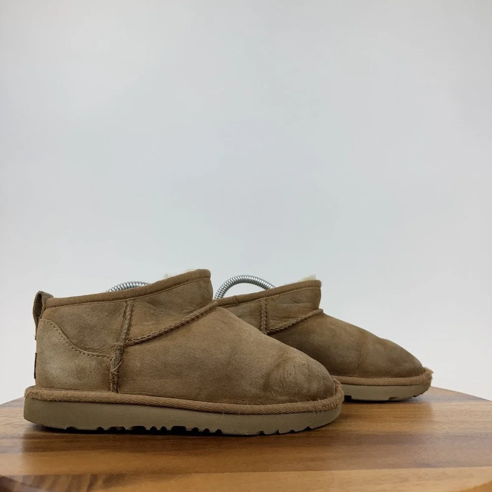 Big Kids Ugg Classic‎ Ultra Mini Tan Shearling Lined Comfort Boots Size 2 Y GUC